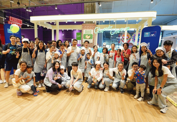 กรุงไทย–แอกซ่า ประกันชีวิต เฉลิมฉลองวันเด็กผ่านกิจกรรม DIY Your Bingsu เติมเต็มประสบการณ์แห่งความอบอุ่นให้ลูกค้าคนพิเศษ ได้ร่วมรังสรรค์เมนูบิงซูที่ไม่เหมือนใคร ณ ร้านชีวิตชีวา