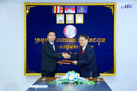 กลุ่ม STI โดย เอเชี่ยน เอ็นจิเนียริ่งฯ คว้างานใหญ่ในกัมพูชา ‘โครงการปรับปรุงถนนหมายเลข 67 (NR67) ช่วงเสียมราฐ-อันลองเวง-จวม/สะงา ราชอาณาจักรกัมพูชา’ มูลค่าโครงการรวม 983 ล้านบาท