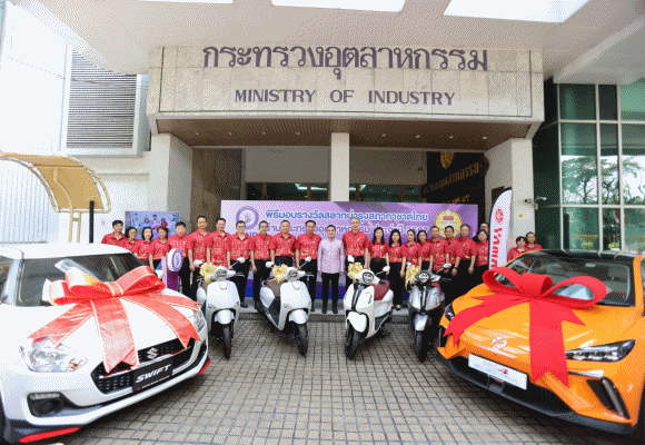 รัฐมนตรีฯ เอกนัฏ มอบรางวัลใหญ่ให้แก่ผู้โชคดี จากสลากบำรุงสภากาชาดไทย กระทรวงอุตสาหกรรม ประจำปี 2567
