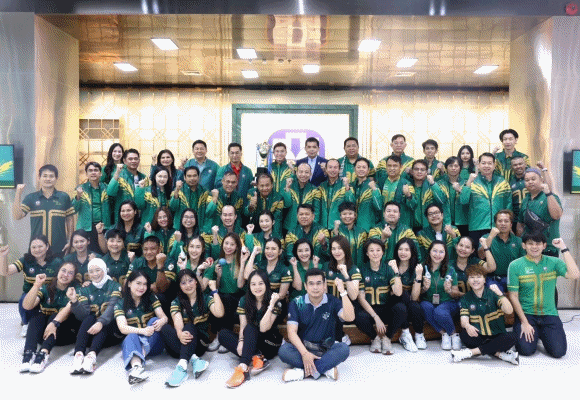 ธ.ก.ส. มอบเสื้อ BAAC แจ็คเก็ต และให้กำลังใจพนักงาน คว้าชัยในการแข่งขันกีฬารัฐวิสาหกิจ ครั้งที่ 47