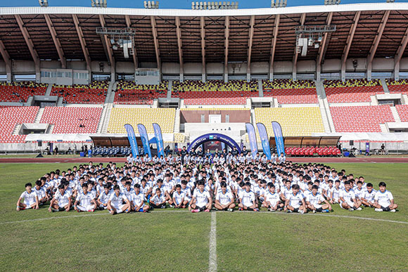 กรุงไทย-แอกซ่า ประกันชีวิต กับสนามที่ 3 ภายใต้โครงการ ‘KTAXA Know You Can Football Youth (U-15) Academy ปีที่ 5’ ประจำภาคเหนือ พร้อมนักเตะเยาวชนเข้าร่วมกว่า 500 คน ณ จังหวัดเชียงใหม่