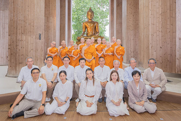 12 สามเณรน้อยจาก ‘สามเณรปลูกปัญญาธรรม ปี 11’ เข้าสู่พิธีบรรพชา เริ่มบทเรียนชีวิตด้วยหัวใจ ‘กตัญญูคู่ความดี’ ณ สถานปฏิบัติธรรม ธวีธรรม โคราช