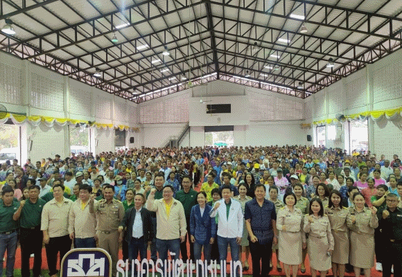 ประธานกรรมการ ธ.ก.ส. เยี่ยมชมการฟื้นฟูและพัฒนาศักยภาพลูกค้าพักชำระหนี้ ระยะที่ 2 จังหวัดสกลนคร