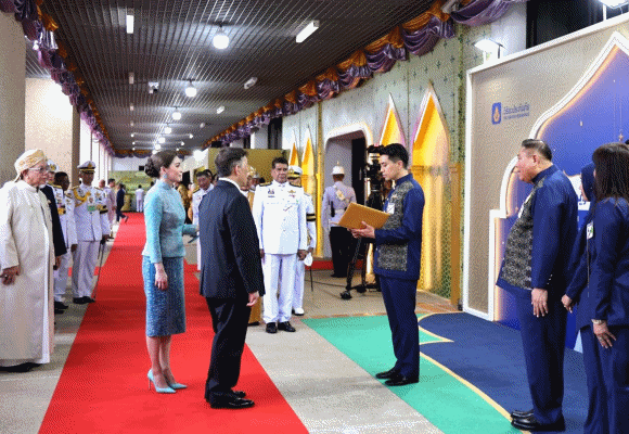 วิริยะประกันภัย ร่วมเฝ้าฯ รับเสด็จในหลวงและพระราชินี ทอดพระเนตรโครงการวิริยะตะกาฟุล ณ งานเมาลิดกลางแห่งประเทศไทย
