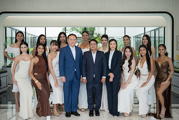 ร่มโพธิ์ พร็อพเพอร์ตี้ (TITLE) เปิดบ้านต้อนรับ สาวงาม Miss Universe Phuket 2025 สัมผัสความสวยงามของ THE TITLE SALES GALLERY BANG-TAO กับห้องตัวอย่าง 4 โครงการ