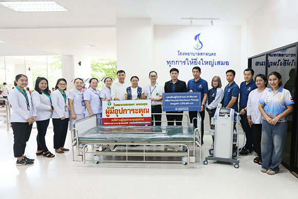 กรุงเทพประกันภัยมอบเตียงผู้ป่วยและอุปกรณ์ทางการแพทย์ รวมกว่า 1.8 ล้านบาท ให้แก่โรงพยาบาลสกลนคร เพื่อให้ประชาชนสามารถเข้าถึงการรักษาพยาบาลที่ได้มาตรฐาน