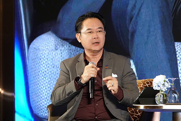 8077 ดร นพพร ลีปรีชานนท์