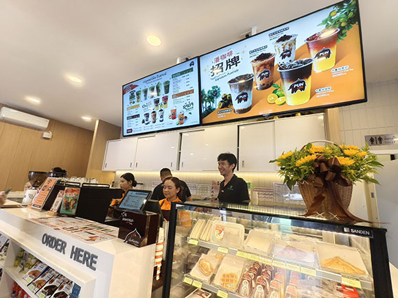 8113 PunCafe 4