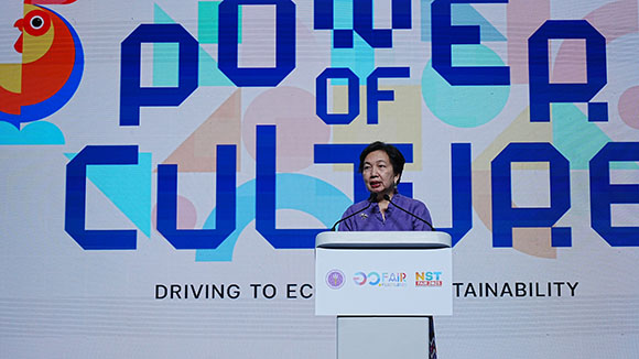 8502 ดร สีลาภรณ์ บัวสาย