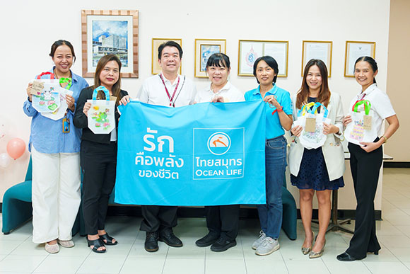 OCEAN LIFE ไทยสมุทร รวมพลังจิตอาสา มอบถุงผ้าใส่ยาให้ โรงพยาบาลสวนเบญจกิติเฉลิมพระเกียรติ 84 พรรษา