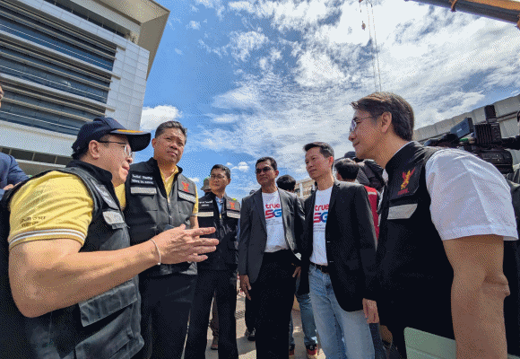ทรู คอร์ปอเรชั่นร่วมกับ กสทช. ลงพื้นที่ถนนทรุดหน้าวชิรพยาบาล เช็กสัญญาณ 5G/4G หลังติดตั้ง COW พร้อมมอบฟรี WiFi ชูแผนฉุกเฉินการสื่อสารรองรับหากอพยพครอบคลุม 1-2 ตร.กม.
