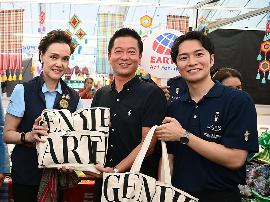 เอิร์ธ ร่วมกับ กระทรวงพาณิชย์ ขนสินค้าราคาประหยัด บุกงานธงฟ้า หวังลดค่าครองชีพประชาชน