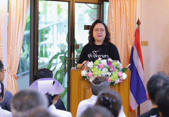 เอไอเอส ส่งต่อภารกิจคิดเผื่อ มอบเงินสนับสนุนเครื่องมือแพทย์ โรงพยาบาลเขาย้อย พร้อมกิจกรรมธารน้ำใจ อิ่มท้อง อุ่นใจ เติมเต็มความสุขสู่ชุมชน