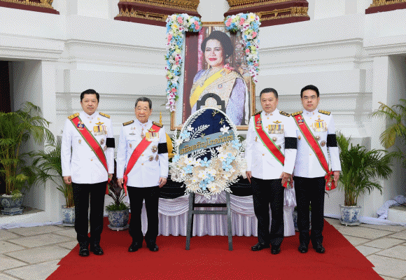 เครือเจริญโภคภัณฑ์ น้อมถวายพวงมาลารำลึกในพระมหากรุณาธิคุณ สมเด็จพระนางเจ้าสิริกิติ์ พระบรมราชินีนาถ พระบรมราชชนนีพันปีหลวง