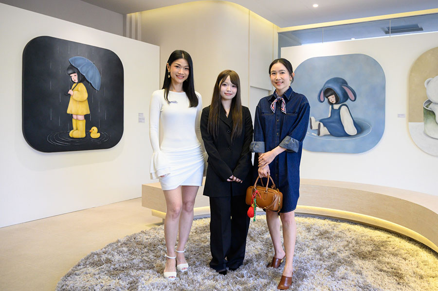 Reference Ekkamai by SC Asset ผนึก Gentle Colors เปิดนิทรรศการ ‘Chasing Reflections’ โดย Jinnbooroom ชวนค้นหาความงาม สะท้อนตัวตนผ่านศิลปะร่วมสมัย วันนี้ – 30 พ.ย.นี้