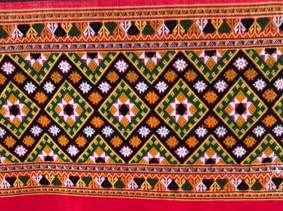 11371 3 ลายดอกแก้ว ผ้าทอของลาวครั่ง