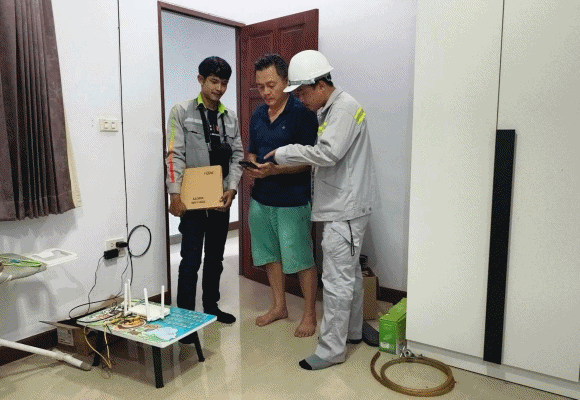 AIS 3BB FIBRE 3 ระดมวิศวกร เดินหน้าภารกิจ ‘เคาะประตูช่วยซ่อม ฟื้นเน็ตไฟเบอร์ให้ถึงบ้าน เคียงข้างชาวหาดใหญ่’