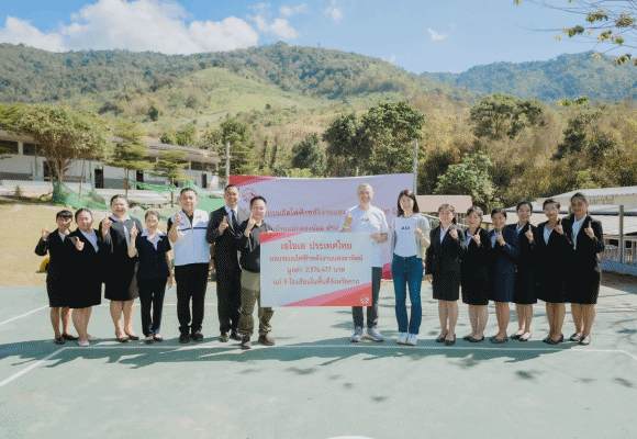 เอไอเอ ประเทศไทย มอบทุนสนับสนุนโครงการส่งเสริมและพัฒนาการพูด อ่าน เขียนภาษาไทย แก่สภากาชาดไทย เพื่อพัฒนาระบบไฟฟ้าพลังงานแสงอาทิตย์มอบแก่ 9 โรงเรียนในจังหวัดตาก สานต่อพันธกิจ AIA One Billion
