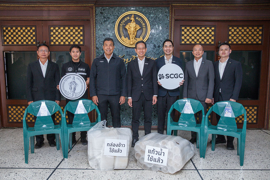 กทม. ร่วมกับ SCGC สร้างเมืองต้นแบบ &lsquo;ไม่เทรวม&rsquo; คัดแยกขยะตั้งแต่ต้นทาง เปลี่ยนพลาสติกใช้แล้ว สู่ &lsquo;เก้าอี้รักษ์โลก&rsquo; ด้วยนวัตกรรมรีไซเคิล