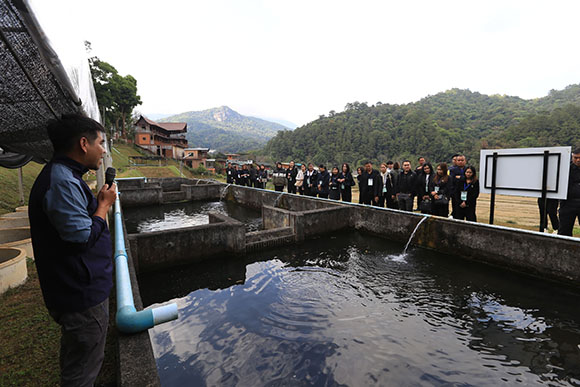 1352 TIP ดูงานการเลี้ยงปลาสเตอเจี้ยน