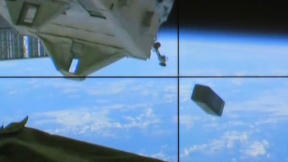 2132 PMUC 5 ภาพการปล่อยดาวเทียม