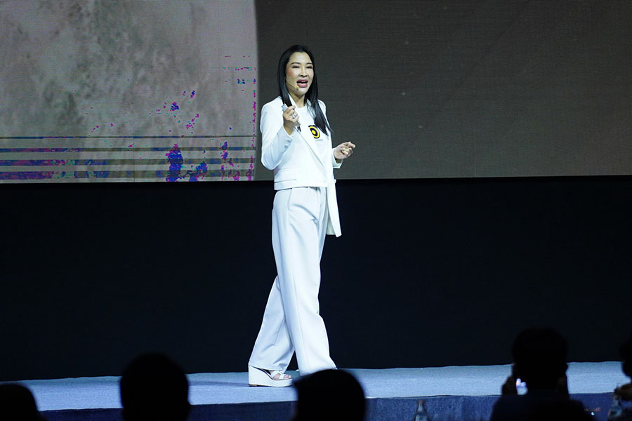 2228 BUZZEBEES ณัฐธิดา