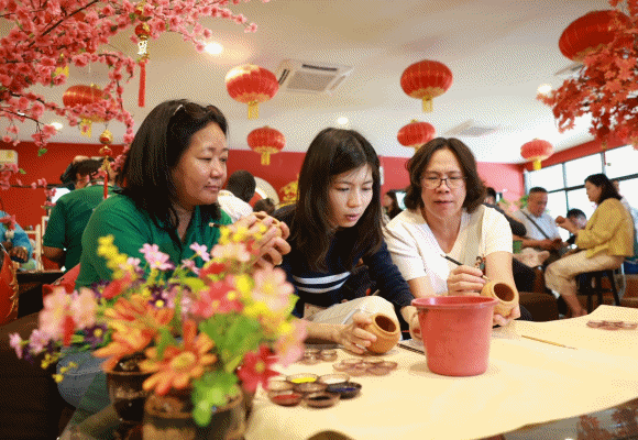 ธ.ก.ส. นำคณะผู้บริหาร APRACA และ AFRACA ศึกษาดูงานเกษตรกรลูกค้า ธ.ก.ส. จังหวัดนครปฐมและราชบุรี