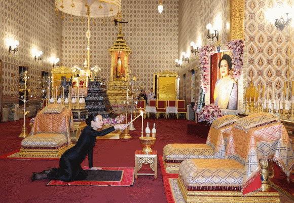 เมืองไทยประกันภัย-สมาคมกีฬาฟุตบอลฯ ร่วมเป็นเจ้าภาพบำเพ็ญกุศลและวางพวงมาลาถวายสักการะ พระบรมศพสมเด็จพระนางเจ้าสิริกิติ์ พระบรมราชินีนาถ พระบรมราชชนนีพันปีหลวง