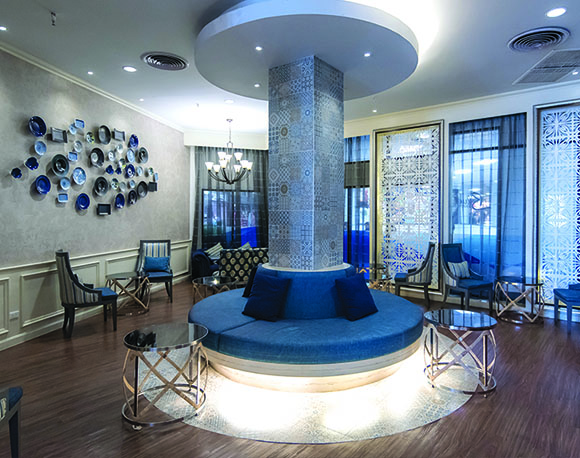 3032 BA บลูริบบอนคลับเลานจ์