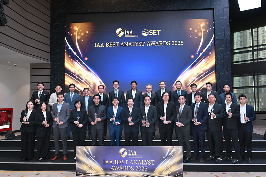 4262 IAA 1 Best Analyst Awards2025