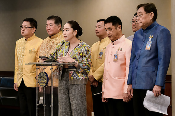 ขออนุมัติทบทวนมติคณะรัฐมนตรีเมื่อวันที่ 28 กุมภาพันธ์ 2566 ในการเปลี่ยนแปลงหน่วยรับการสนับสนุนงบประมาณการดำเนินโครงการ ‘สานใจไทย สู่ใจใต้’ จากมูลนิธิรัฐบุรุษพลเอก เปรม ติณสูลานนท์ เป็น มูลนิธิ ‘สานใจไทย สู่ใจใต้’