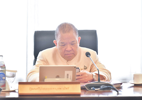 Gov พิชัย นริพทะพันธุ์