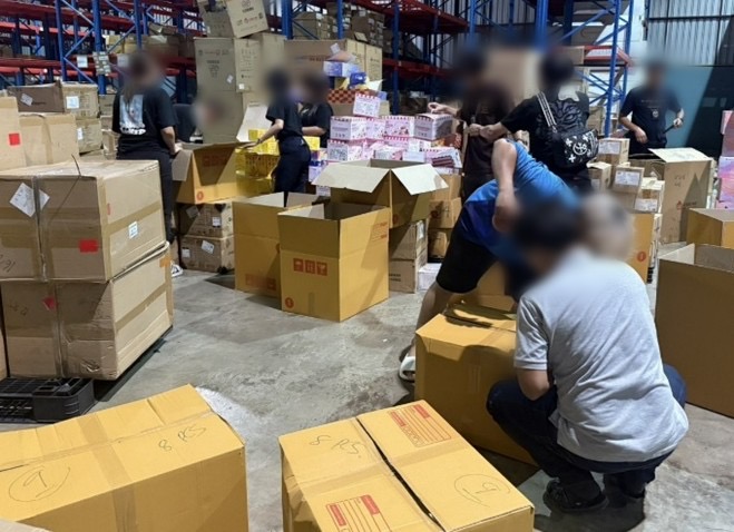ศุลกากรไทยยึดหมึกเอปสันปลอมกว่า 7,000 ขวด