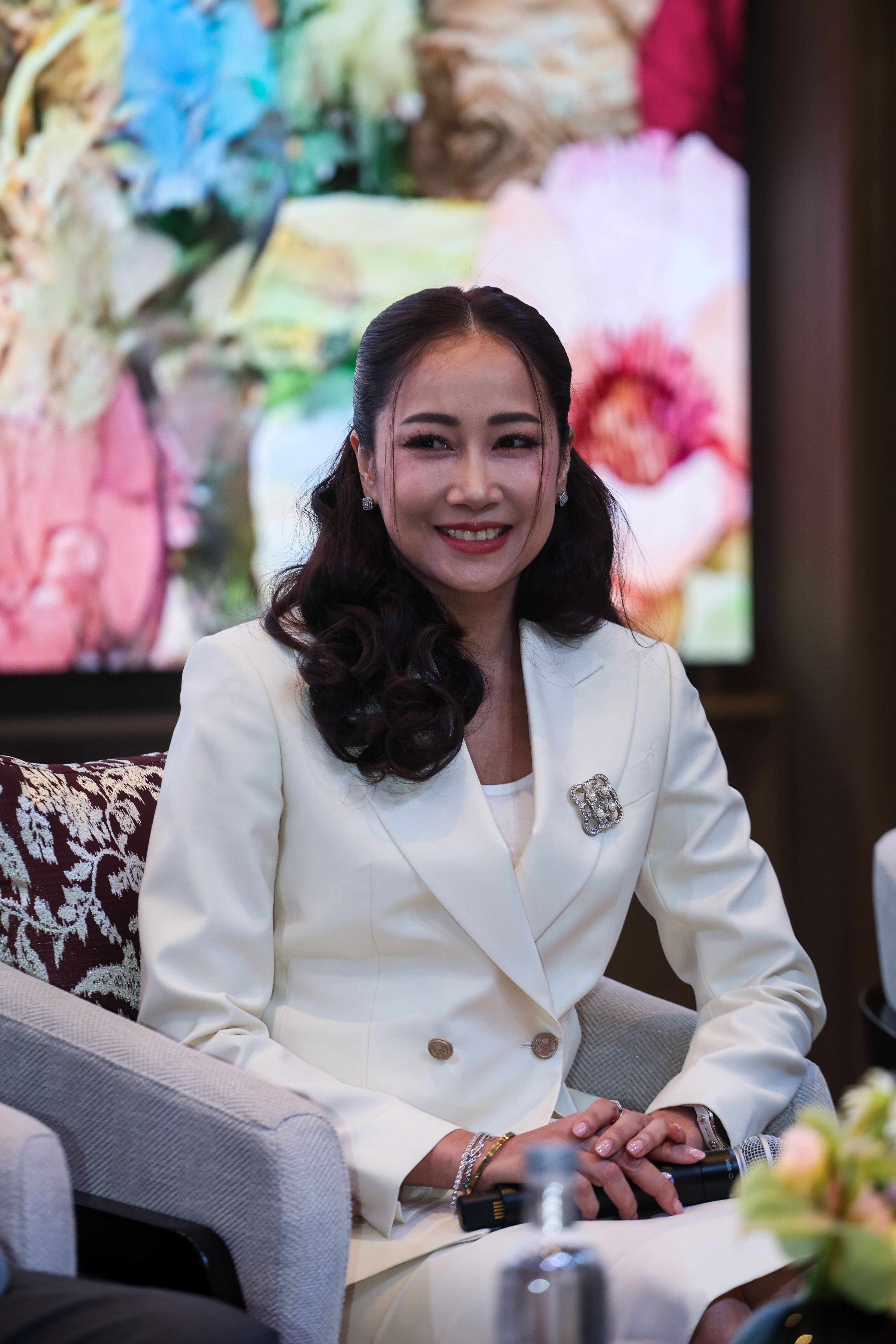 คุณเมสินี แก้วราตรี ผู้อำนวยการฝ่ายการตลาดและสื่อสารองค์กร LHMH 2