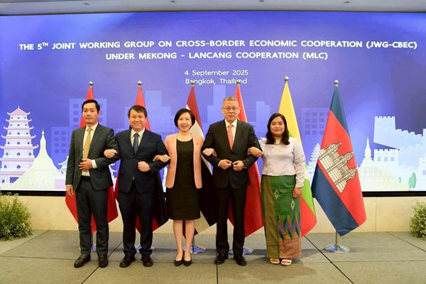 แม่โขง ล้านช้าง